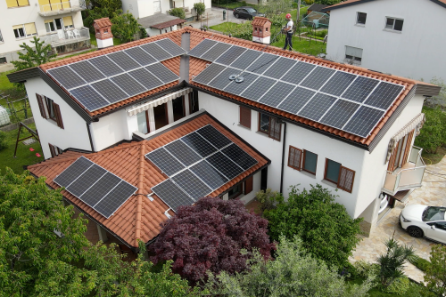 Ciscenje_ciscenje-soncne-elektrarne-gen-isonce